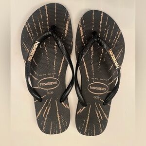 Havaianas Sandals Size 9/10 - Black with Rose Gold Accents